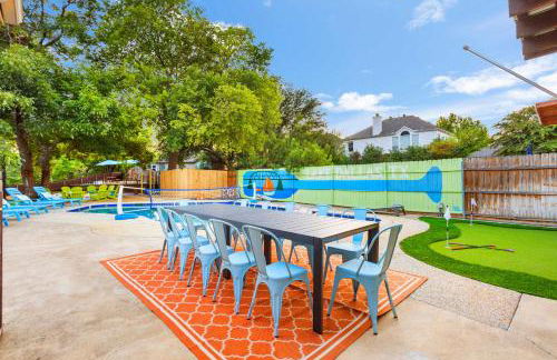 Resort Style Backyard Pool Pickleball Court - Foto 69