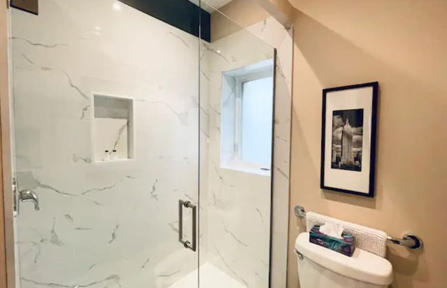 Chic Two Bedroom Downtown Condo - Foto 7