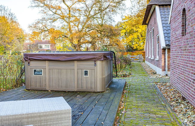 Charming Holiday Home in Nijverdal with Hot Tub - Foto 24