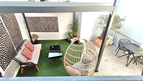 Private Terrace at Flores Street - Photo 5
