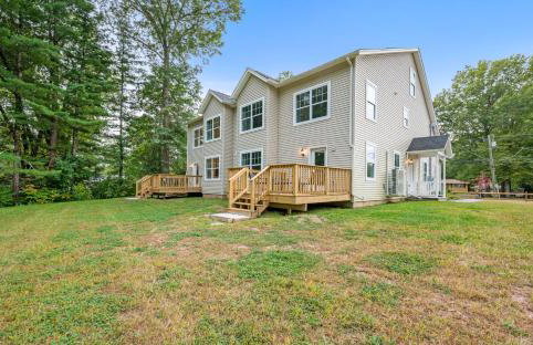 Huge 10BR Family Stay, Sleeps 20 in Bloomfield, CT - Photo 16