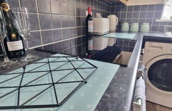 The Pennington Apt with Wifi and FREE Parking Next to Sports Village - Foto 38