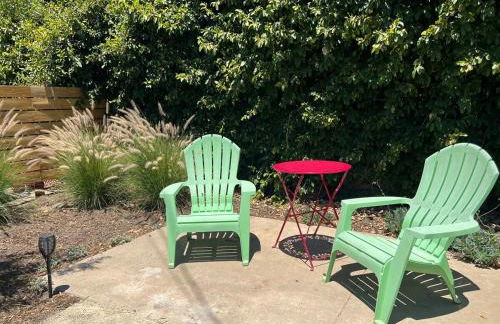 Urban Luxe Retreat l King Bed l Kitchenette - Photo 25