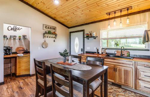 Arkansas Retreat with Deck, Fire Pit and Mtn Views! - Foto 7