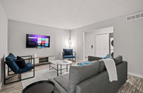 Peaceful & Trendy Unit Near Attractions - Foto 1