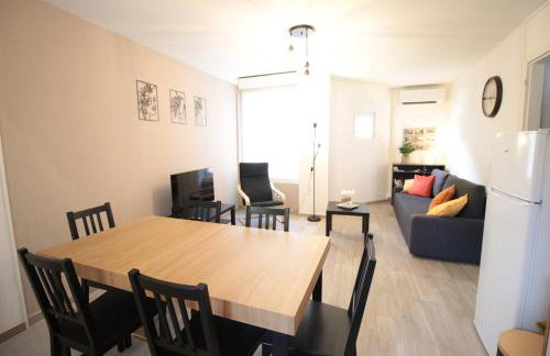 Les loges de Véro - RDC - Entièrement climatisé - Parking privé - Garage vélo moto - Rénové en 2025 - Classé 3 étoiles - 5 couchages - 2 ch - 1 canapé conv - WIFI - Boulangerie, petite restauration et restaurant à prox - À 5 mn du centre de Verdun - Foto 15