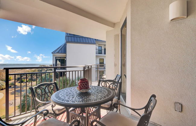 Oceanfront w/ Pool + Beach Access & Balcony View 312 B Shipwatch by Avantstay - Photo 1