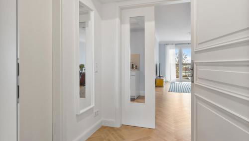 CLS Zentrale City-Wohnung in Hamburg mit E-Laden und Tiefgarage, Klimaanlage, gratis WLAN, Smart TV, großer Balkon, Nespresso Maschine inklusive Kapseln, Blick über Hamburg, Parkplatz, Cafe im Haus, Bushaltestelle direkt gegenüber, Flex Check In - Foto 5