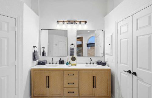 5-BD Vacation Retreat w Pool & Ping Pong - Foto 20