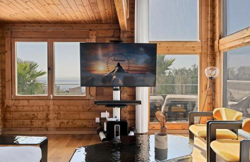 Recién renovada! Exclusiva villa de madera con piscina y vistas al mar - Foto 3