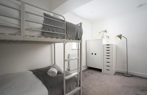 Stunning new 4 bed Penzance town Loft with parking - Foto 25