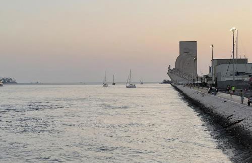 Cozy 3 Bedroom Apartment in Belem Lisbon 3 to 5 Guests - Photo 41