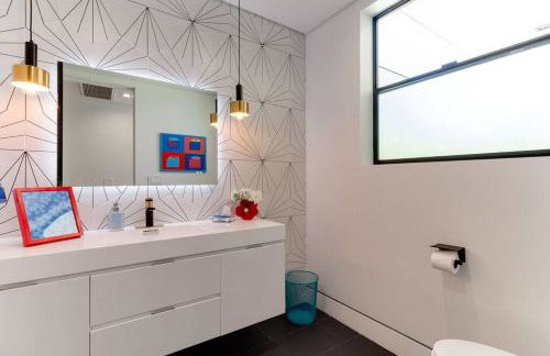 Posh Luxury Modern Home with Pool Spa and Rooftop Deck - Foto 20