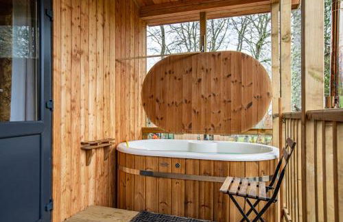 Breckland Lodge 1 with Hot Tub - Foto 1