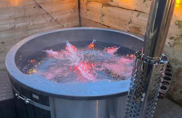 Riverside retreat with private wood fired hot tub - Foto 7