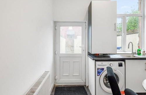 Unique 3 Bedrooms, 3 Ensuite, FREE WiFi, Private Parking - Foto 30