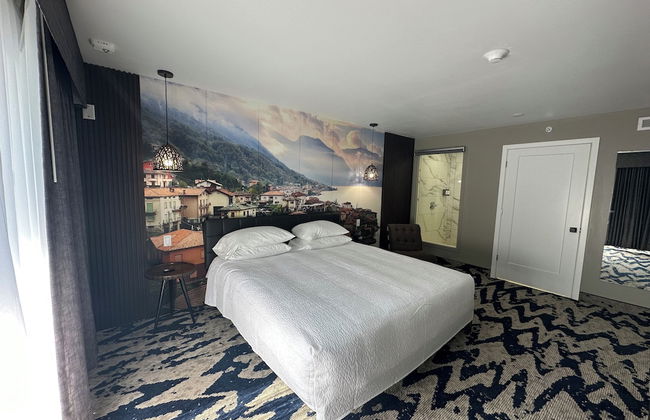 Lighthouse Inn & Suites - Photo 17