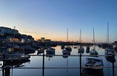 Little Trevio - seaside haven with parking and sea views - Photo 48