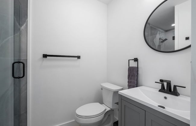 New Luxury 4 Bed Condo Perfect for Winter Rental - Photo 11