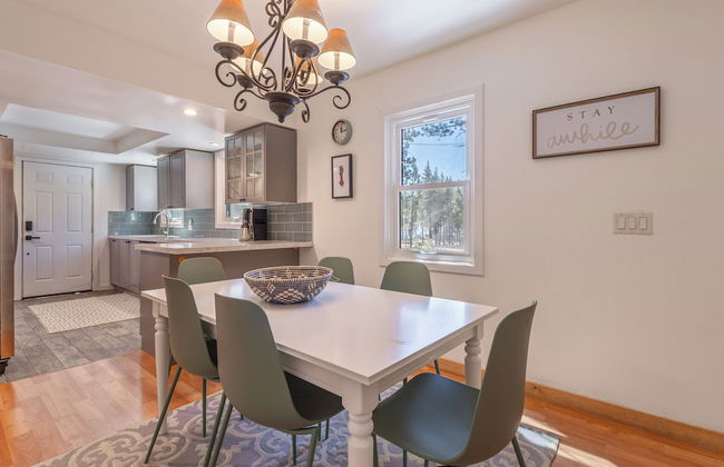 Cozy Cabin Private Hot-Tub Walk to Lake by Sierra Getaways - Foto 13