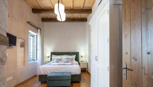 DOMUS CLODIA, sensing Rethymno's Old Town! - Foto 1, wardrobe
