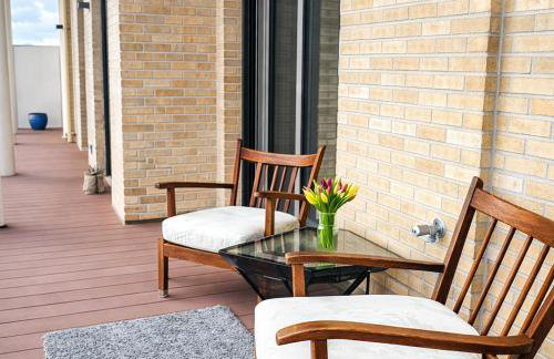 City Centre Roof Terrace Penthouse with Parking - Photo 12