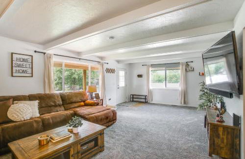 Spirit Lake Home with Fenced Yard 1 Mi to Water! - Foto 3