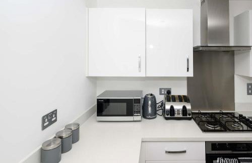 Cosy 5 Bedroom House With Parking - Foto 11