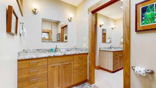 5 Bed 4 Bath Vacation home in Tuckasegee - Foto 5