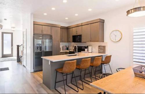 Spacious 5BR Resort Waterpark Access Sleeps 16 - Foto 12