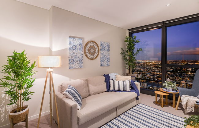 Hamptons Retreat on Level 77 Skytower - Photo 14