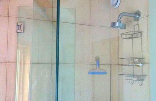 Beautiful Two-Bedroom Cabin Rental Set in the Forests of the Berkshires, Massachusetts - Foto 4