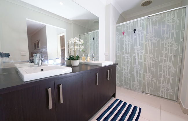 Designer Decor Home 8Bed WilliamsLanding - Photo 29