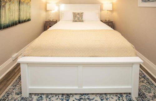 Cozy Retreat | Walk to Unc | Free Cruiser Bikes - Foto 28