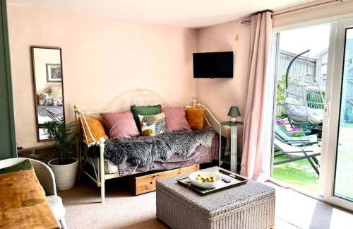 Quirky 1 bedroom barn on the river in Arundel - Foto 13