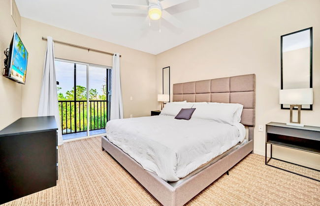 Modern 2BR Condo - With Pool Hot Tub - Photo 29