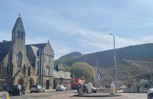 Royal Mile Escape-Free Parking - Photo 12