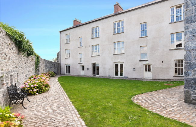 8 Bedroomed House Steeped in History - Photo 22