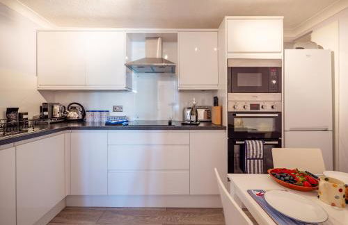 Coastal Escape with Balcony & River Dart Views - Foto 3