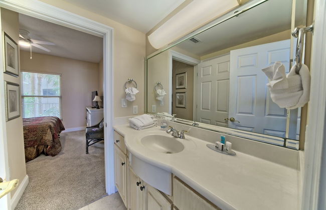 Beautiful Beachfront Condo with Pool View - Unit 0203 by RedAwning - Foto 3