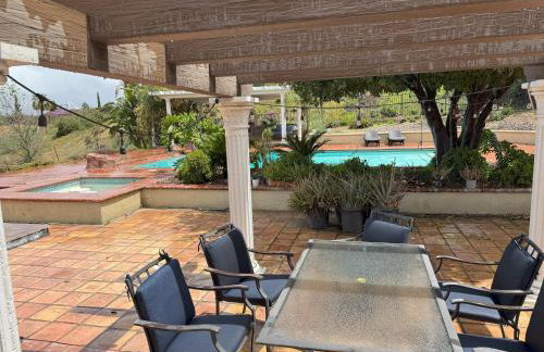 Riverside Views & Pool Retreat - Foto 32