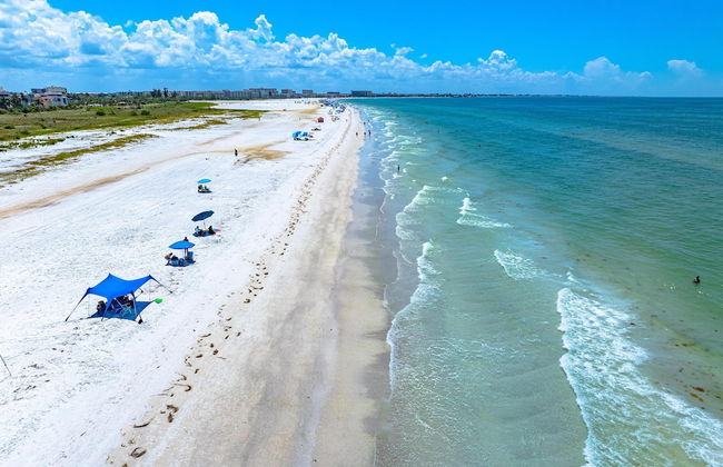 Direct Beachfront Delight by Beachside Management - Photo 33