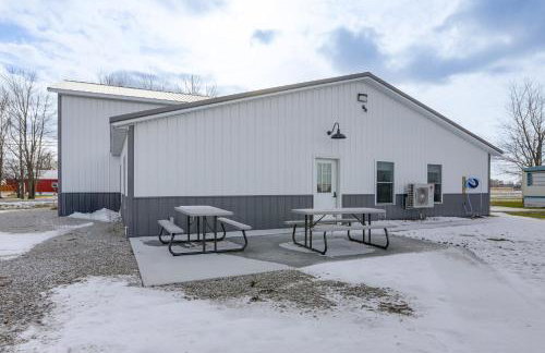 Patio and Parking! Modern Bunkhouse Near Lake Erie - Foto 3