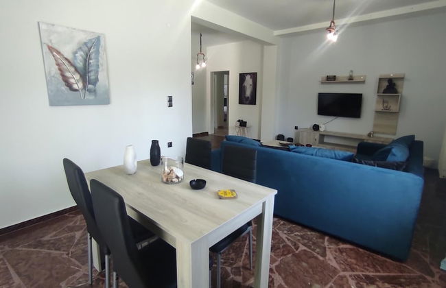 City Apartment w 3 BR Spacious Yard - Photo 9