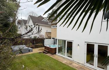 Luxury Villa with Beach Hut and Hot Tub - Photo 37