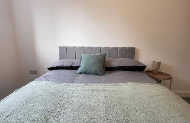 Modern 3-Bed House in Rotherham, WiFi, Garden & Free Parking - Foto 8