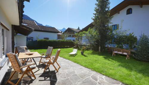 Ferienwohnung zum Hirschgarten - Foto 3, Garden, sunbed, Garden view