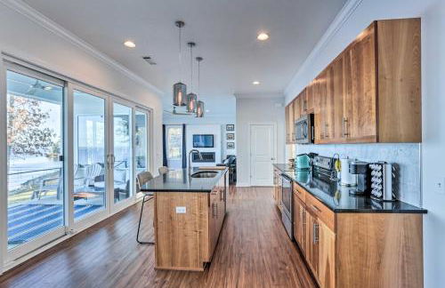 Beautiful Waterfront Getaway with Dock! - Foto 7