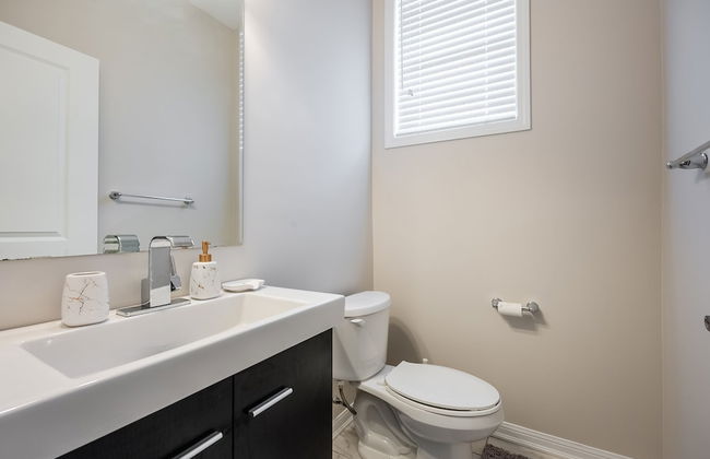 GLOBALSTAY Modern 3 BD House in Brampton - Photo 41