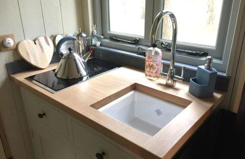 Chez Marguerite Shepherd's Hut with Private Sauna, Outside Bath - Photo 11